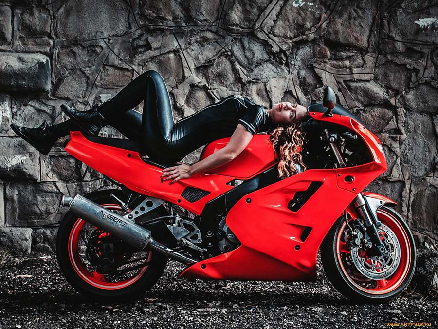 Beautiful girl Beautiful girls and motorcycles in Ndjamena