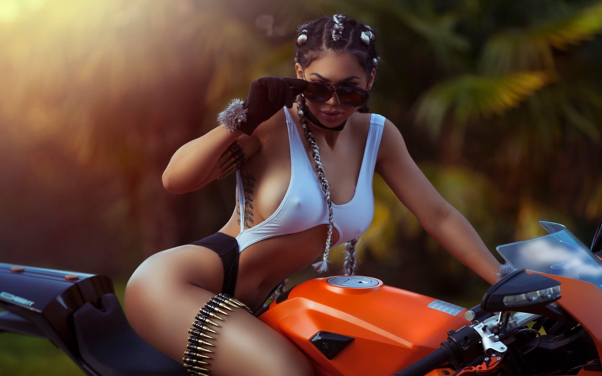 Girls with tattoos and motorcycles underwear in Ndjamena
