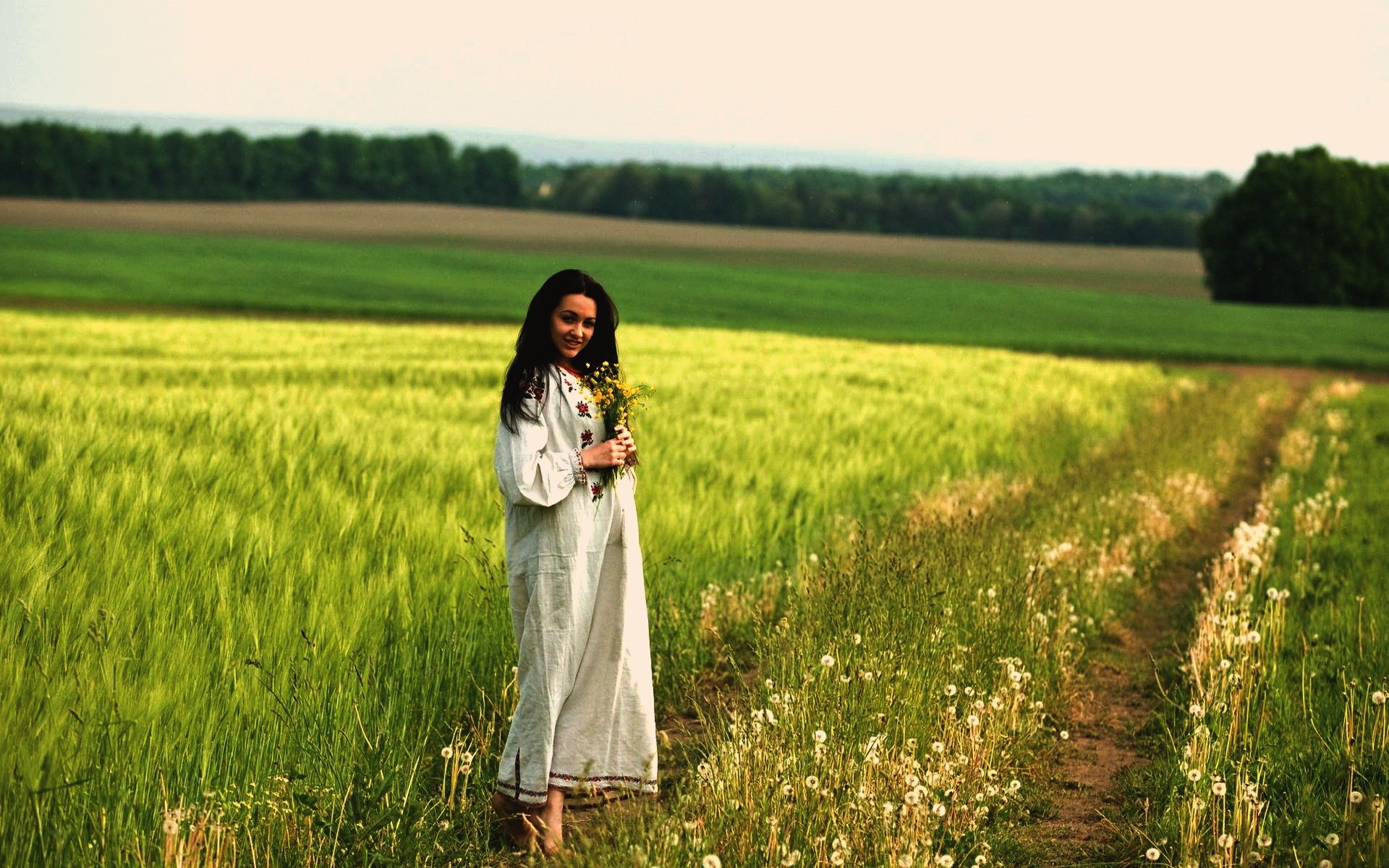 Women in Slavic costumes in Ndjamena