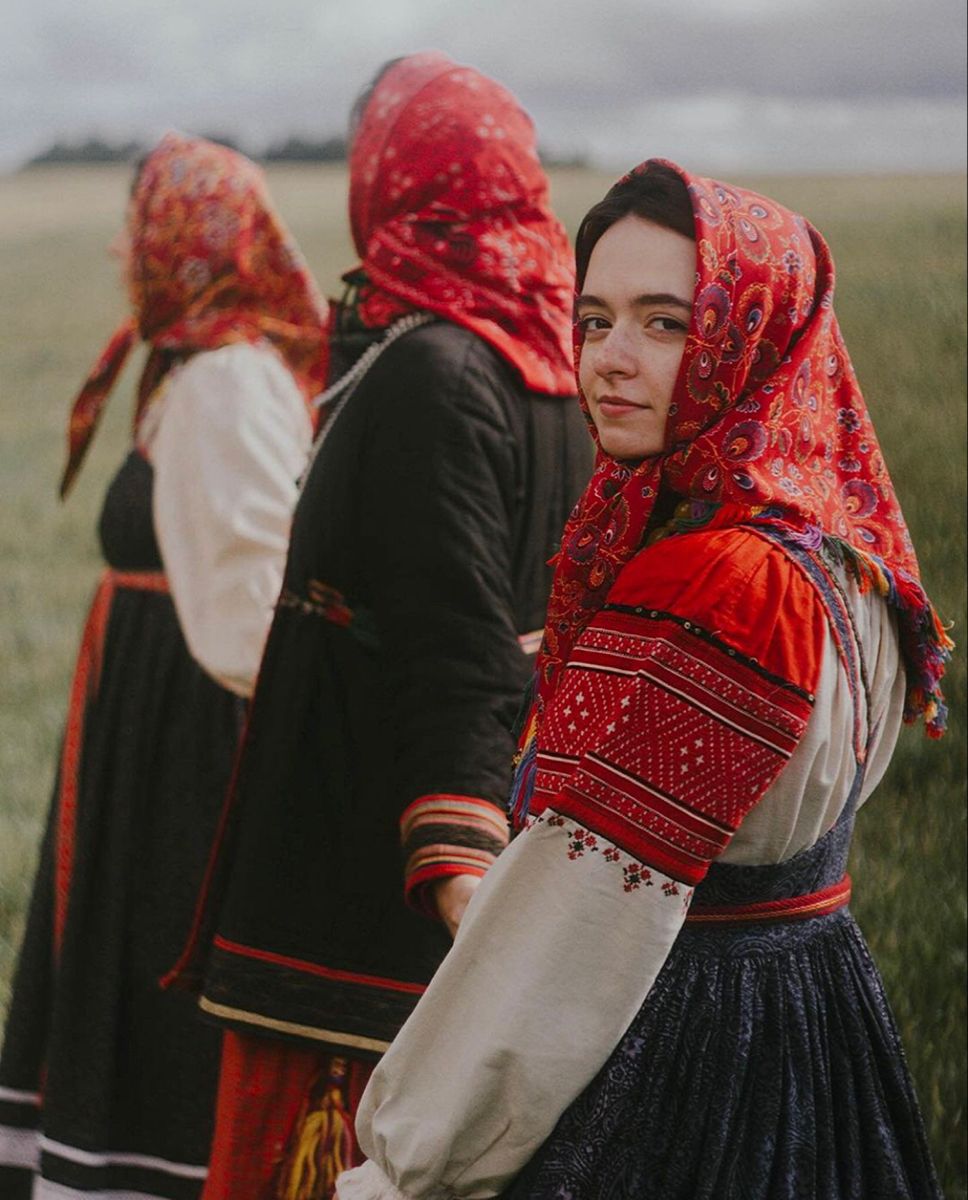Women in Slavic costumes in Ndjamena