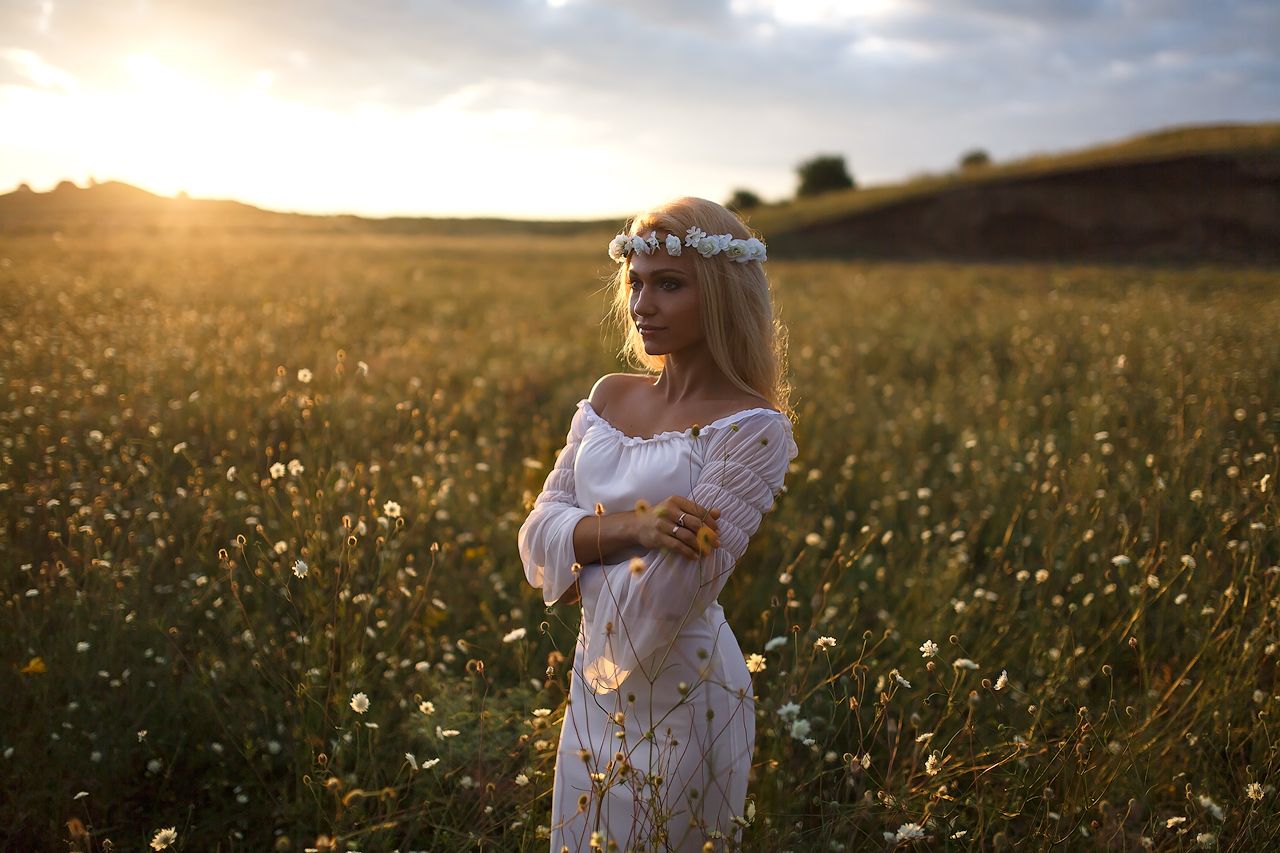 Girls in Slavic costumes in Ndjamena
