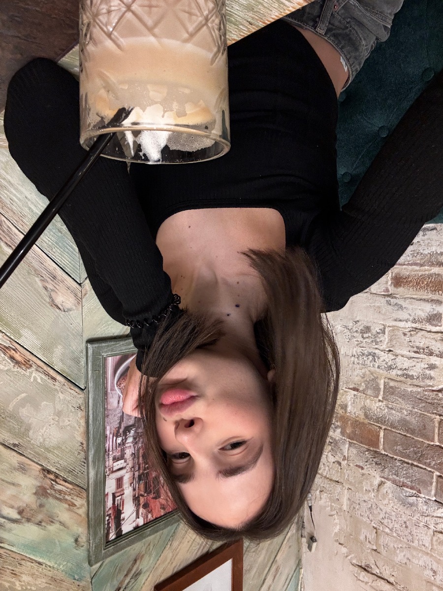 Fresh photos, fresh mood — Tina online in Ndjamena